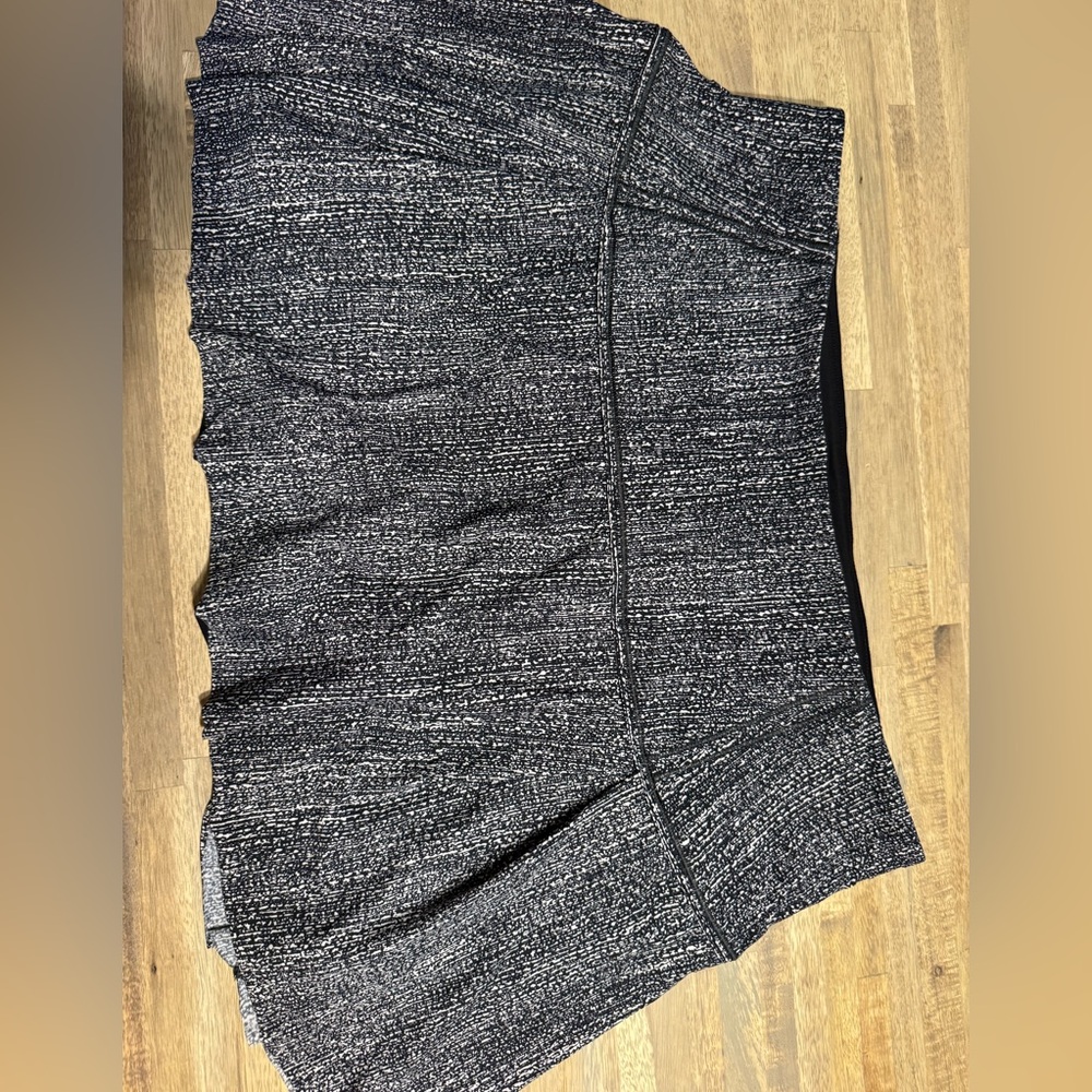 Lululemon skirt size 10